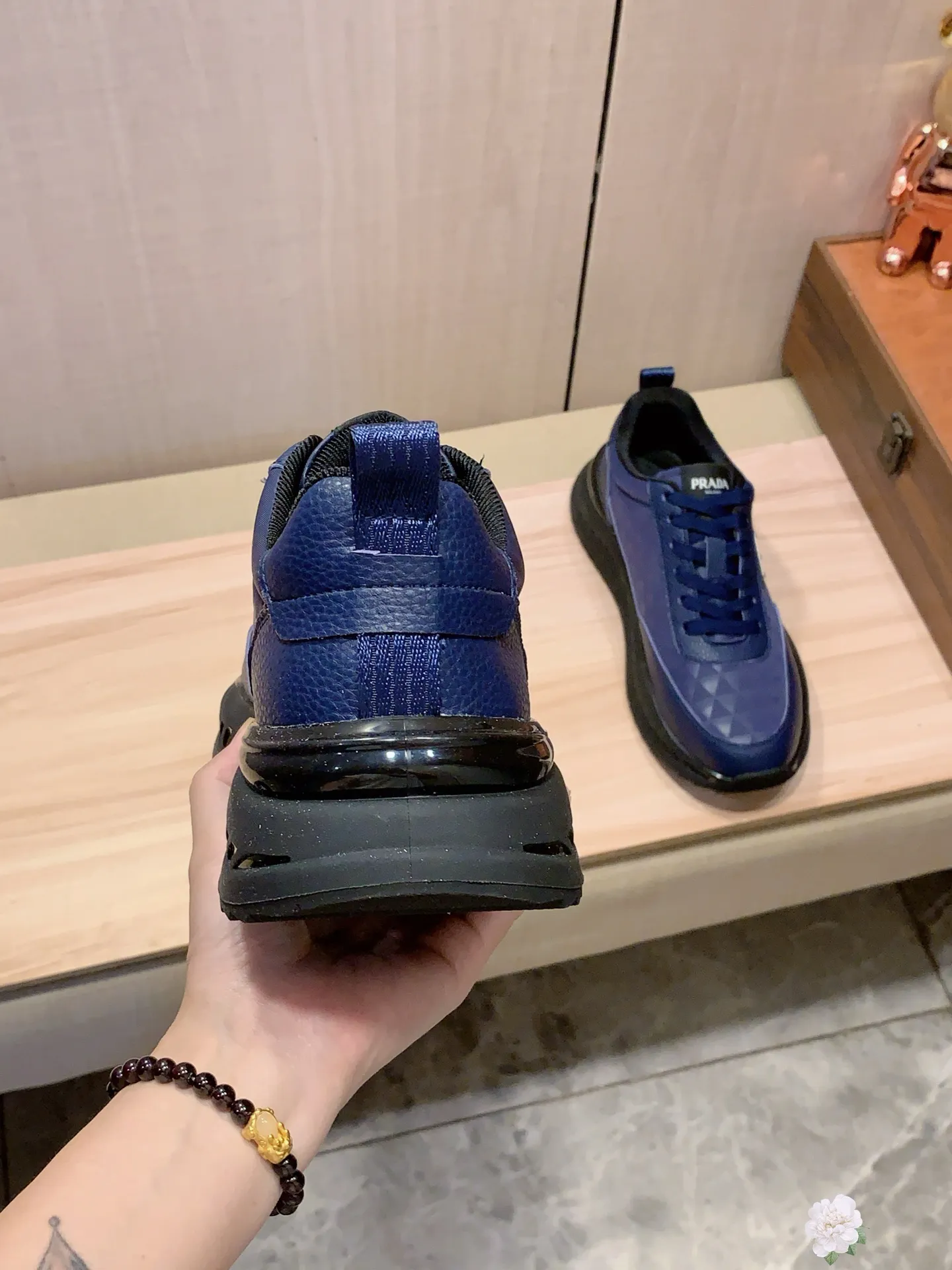Men's men's shoes💰460💰💰🎩🎩[Lightning][Lightning] "PRADA*" The latest and most popular casual shoes, top brand [seduce] luxury ~ purchasing agency, top ~ quality. [Strong] The upper is made of imported breathable cowhide with material ➕ breathable sheepskin feet (•) and fine workmanship. The original stylish and stylish soft rubber wear-resistant and non-slip outsole is light and comfortable on the feet. The real thing looks better in real photos. 413: code: 38-44, 3️⃣ colors selected
